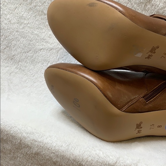 Coach - Picture 7 of 9